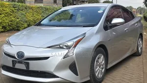 Toyota Prius 4dr Hatchback (1.8L 4cyl gas/electric hybrid CVT) 2016 Silver