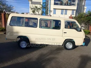 Nissan Caravan (Urvan) 1998 Beige