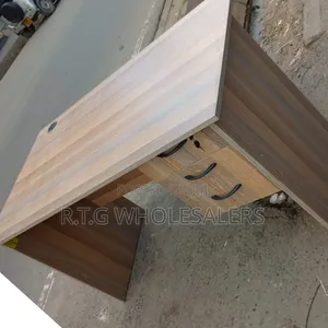 Compact 0.9m Office Work Desk