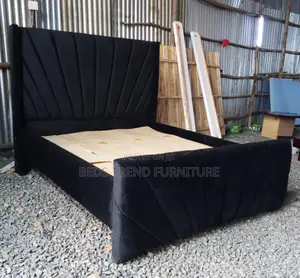 Black 5 by 6 Casual Bed