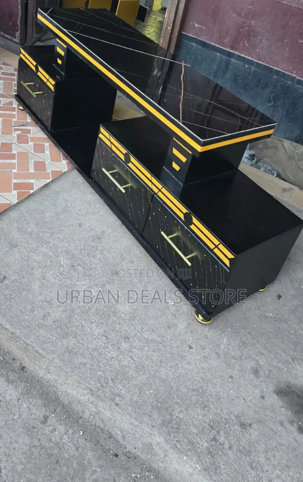 Executive 5 FTS Black and Gold With Marble Top Tv Stand