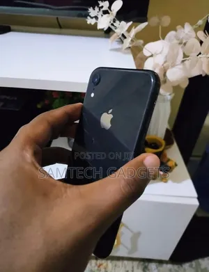 Apple XR 128 GB Black