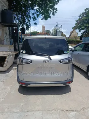 Toyota Sienta 2019 Silver