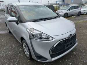 Toyota Sienta 2020 Silver
