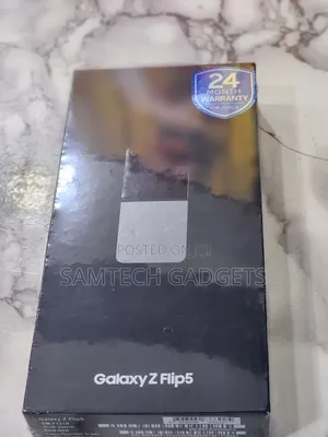 New Samsung Galaxy Z Flip5 256 GB Green