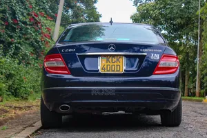 Mercedes-Benz C200 2010 Blue