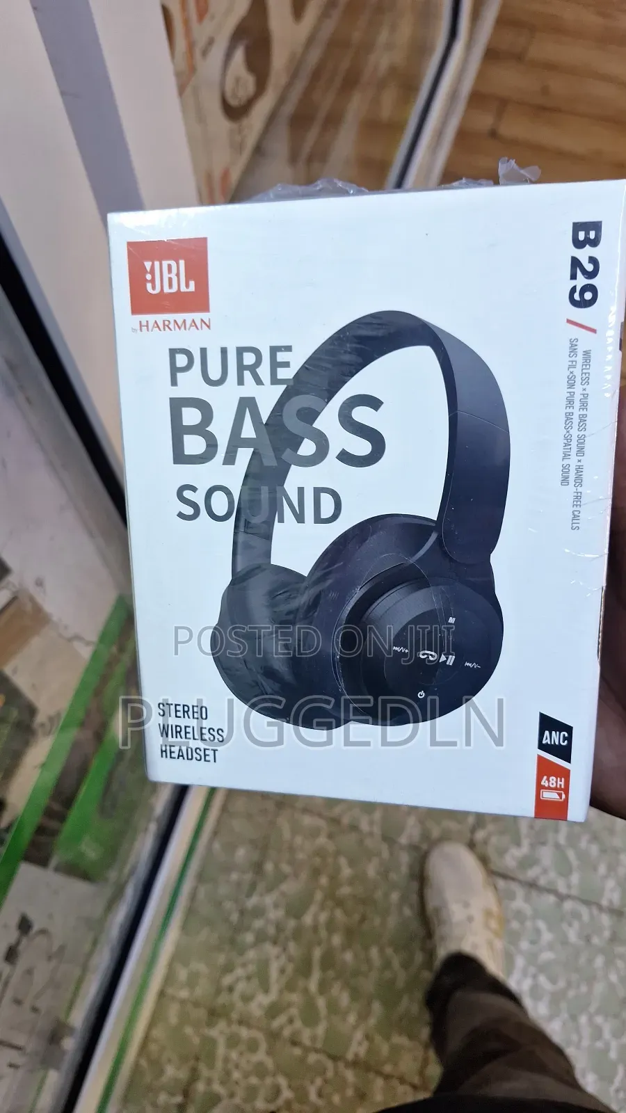 JBL B29 Wireless Bluetooth Headphone.