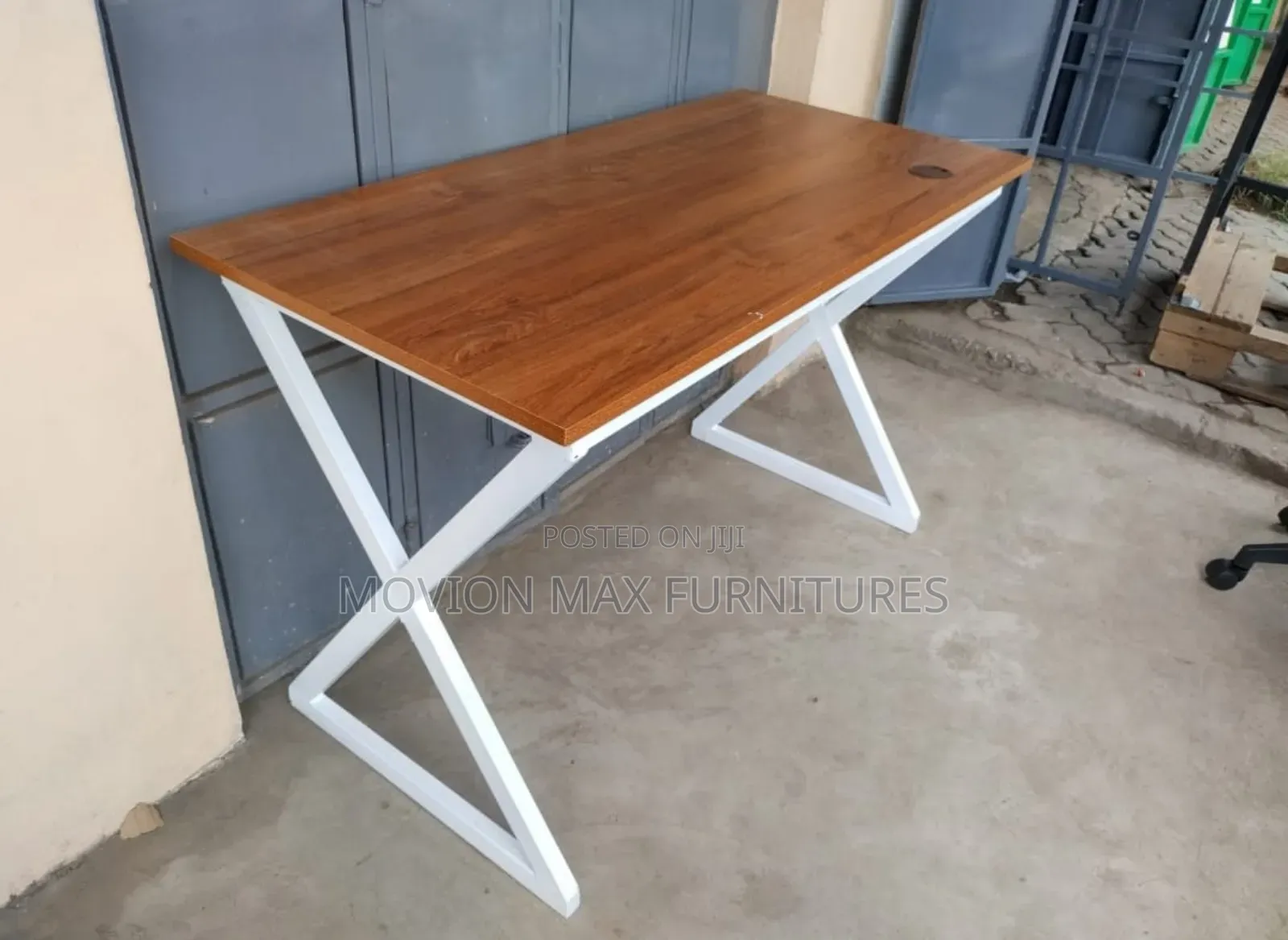 Home Metallic Stand Office Table