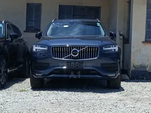 Volvo XC90 T5 Momentum AWD 2019 Blue