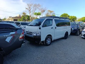 Toyota HiAce 2019 White