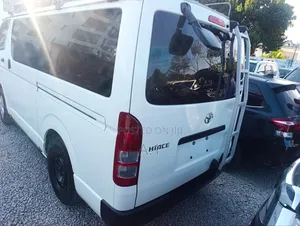 Toyota HiAce 2019 White