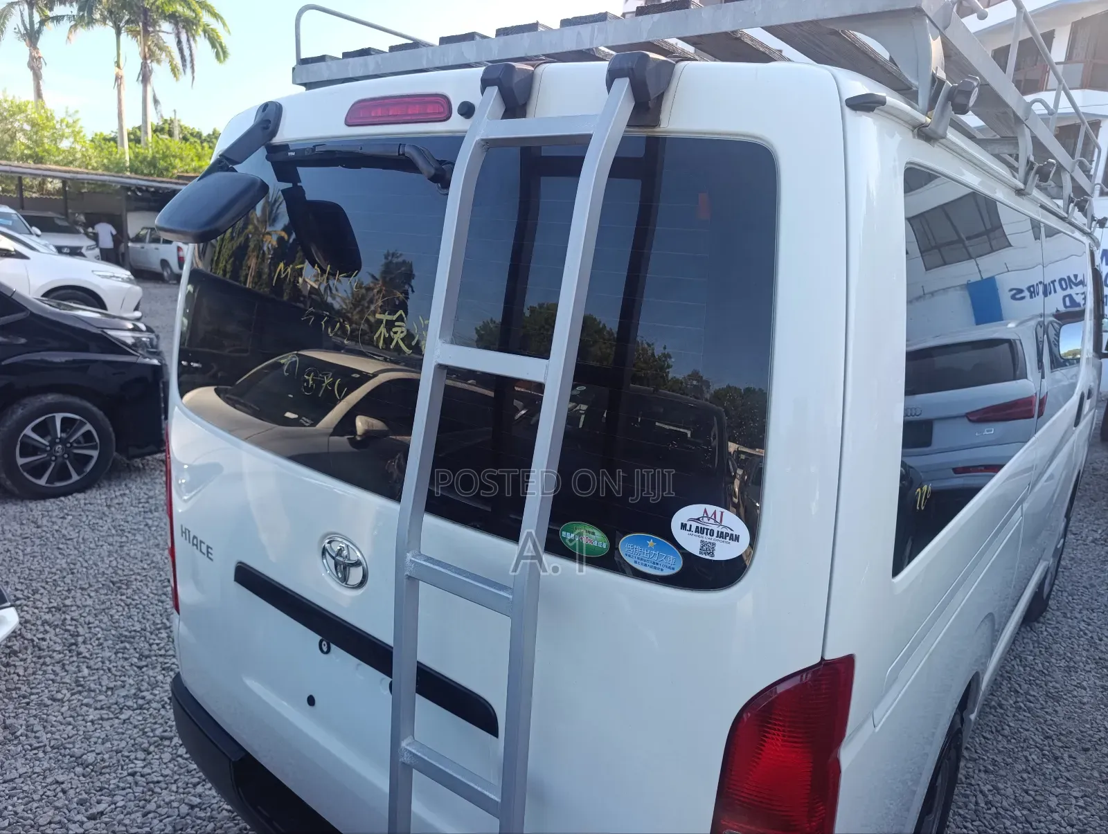 Toyota HiAce 2019 White