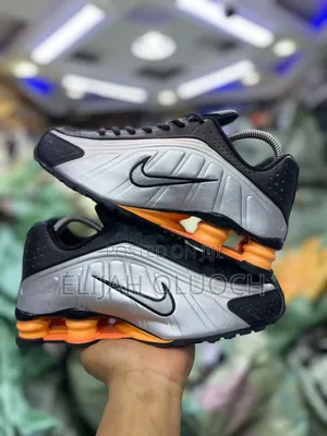 Nike Shox R4 Black Tint Mettalic Silver 🔥

Quality 👌🏽

Size 39-45