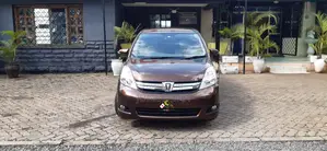 Toyota ISIS 2018 Brown