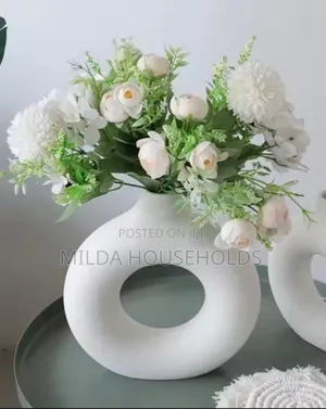 Doughnut-Shape Flower Vase