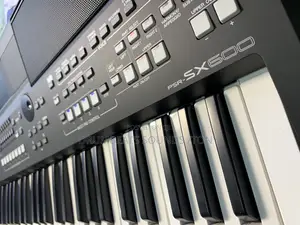 Yamaha PSR Sx 600