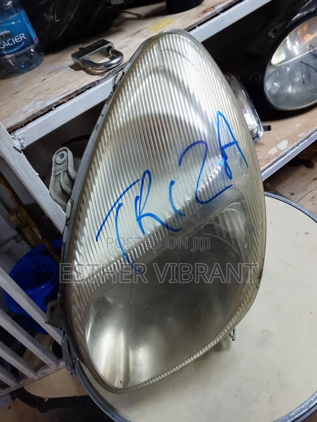 Toyota Duet Headlight - main view