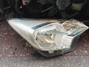Toyota Ractis 2012 Headlight Non Zenon