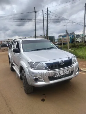 Toyota Hilux 2.5 D-4D 4X4 SRX 2010 Silver