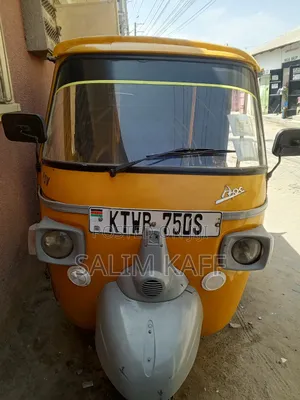 Piaggio 2018 Yellow