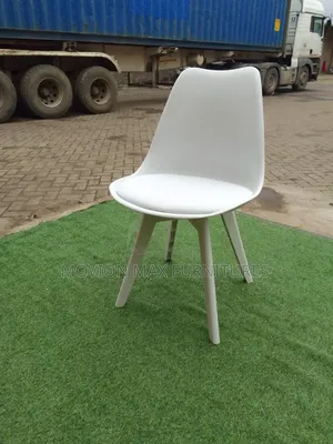 White Padded Eames Chair