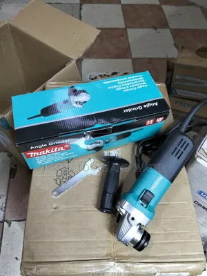 Portable Makita Angle Grinder 840 Watts 240v 115mm Free Cutting Disc