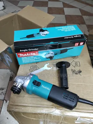 Portable Makita Angle Grinder 840 Watts 240v 115mm Free Cutting Disc
