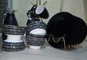 Breakfast Sets 19 PCS Sets
6 Plates
6 Bowls
6 Cups
1 Flask 
M