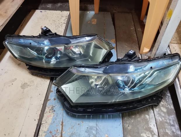 Honda Insight 2010 Headlights