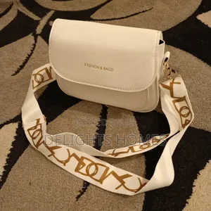 Simple Saddle Sling Bag_re