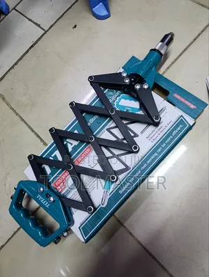 32" Total Folding Hand Rivet Gun