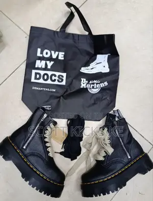Dr Marten Unisex Boots