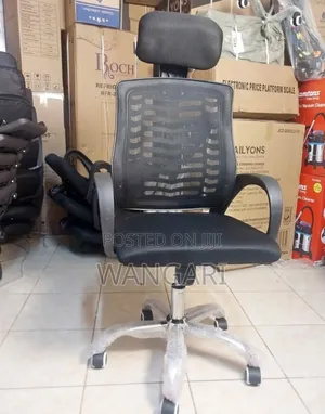 Executive Office Chair With Headrest (Black )