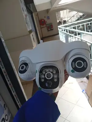 Triple Lens 4g Solar Powered PTZ CCTV All Lens Rotates Through Phone