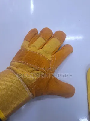 Short Leather Yellow Gloves