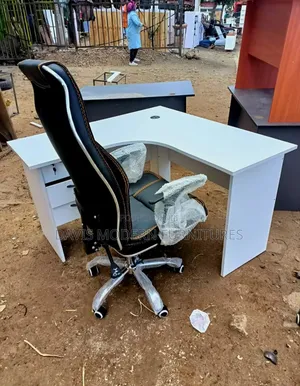 Curve Shape With Leather Office Chair