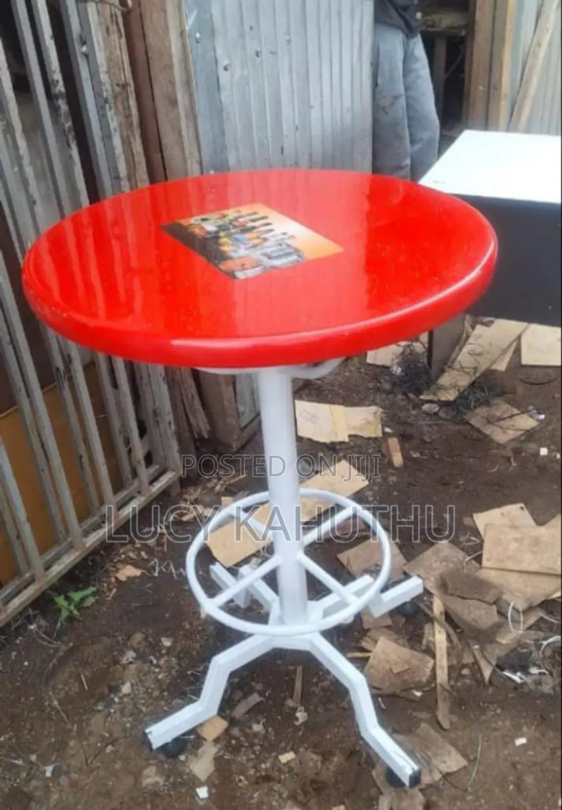 Round Marble Top With Red Glitters