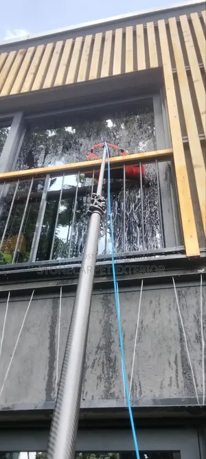Professional Commercial Window Cleaning–Office,Hotel,School,Showroom