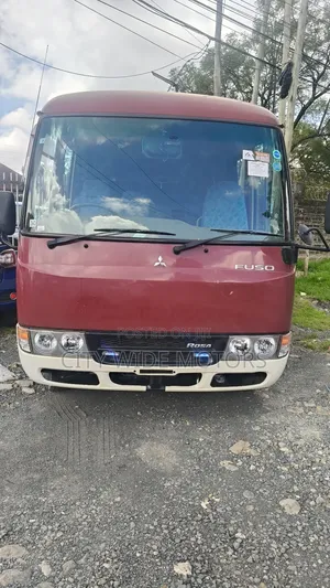 Mitsubishi Fuso Rosa 2018 Red