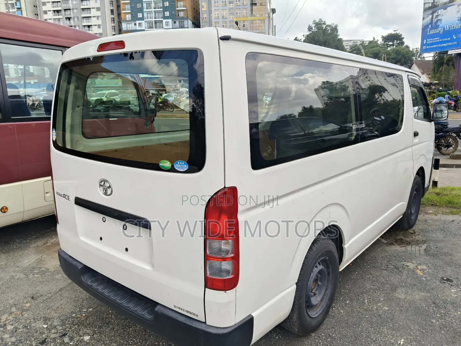 Toyota HiAce 2019 White