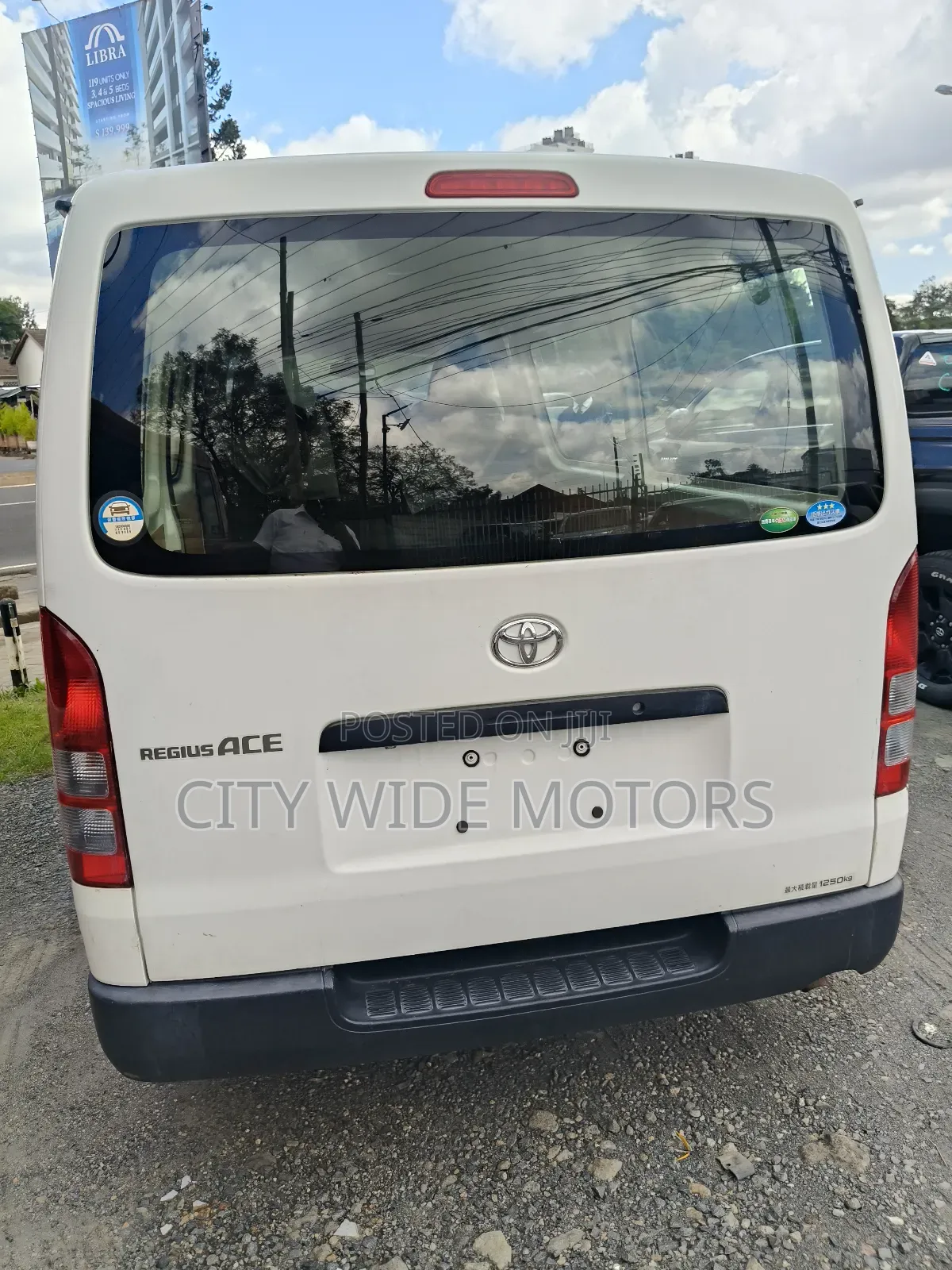 Toyota HiAce 2019 White