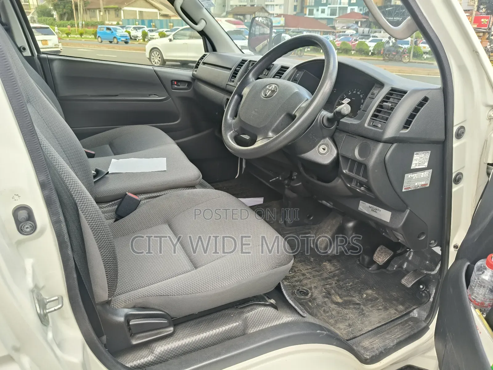 Toyota HiAce 2019 White