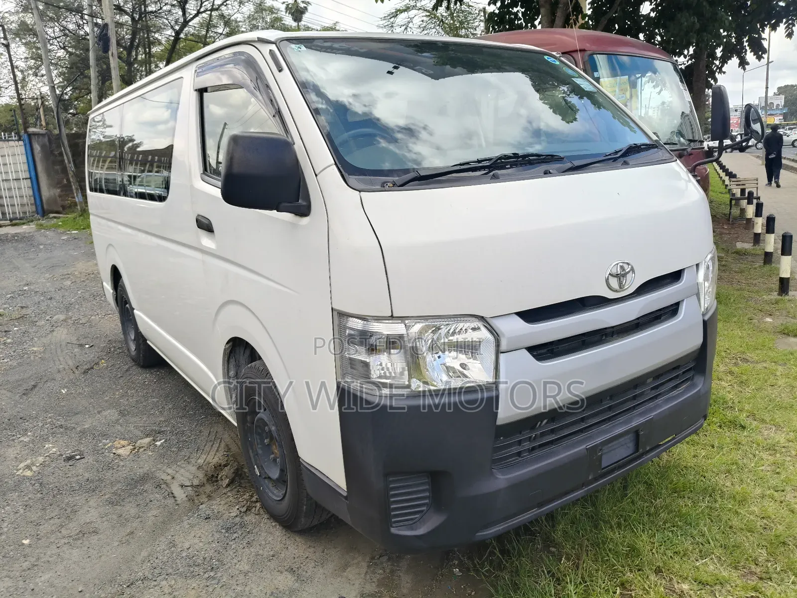 Toyota HiAce 2019 White