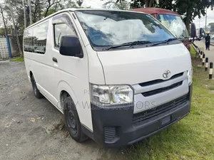 Toyota HiAce 2019 White