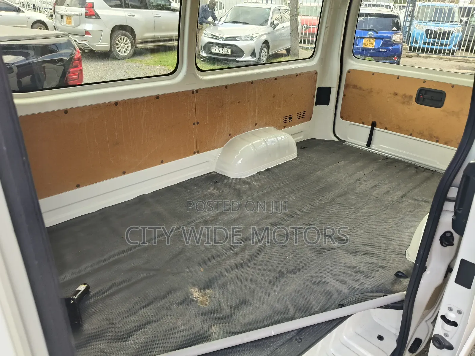 Toyota HiAce 2019 White