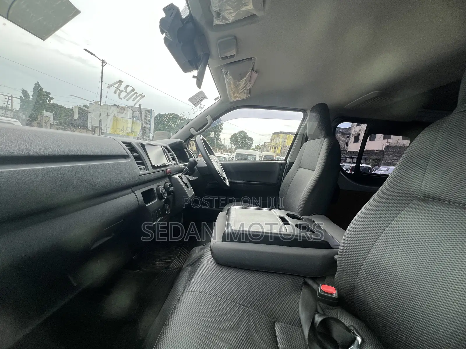 Toyota HiAce 2019 White