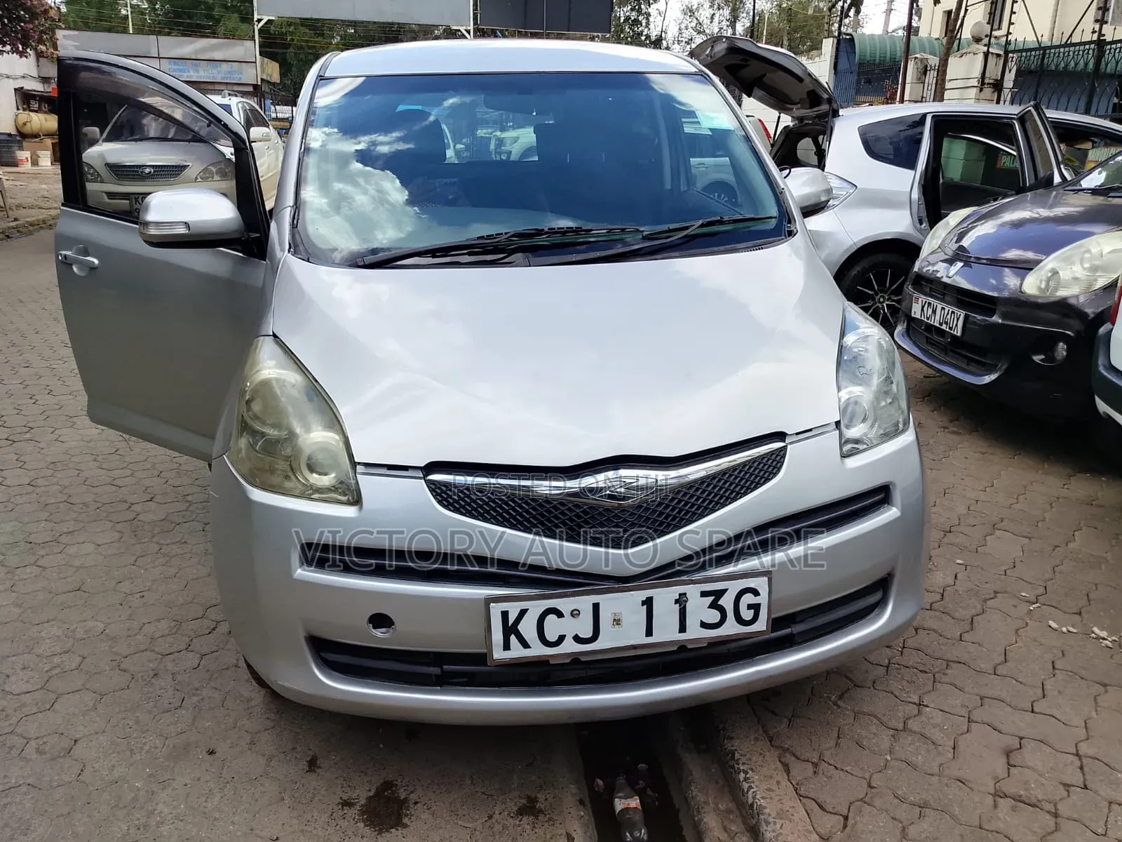 Toyota Ractis 2009 Silver