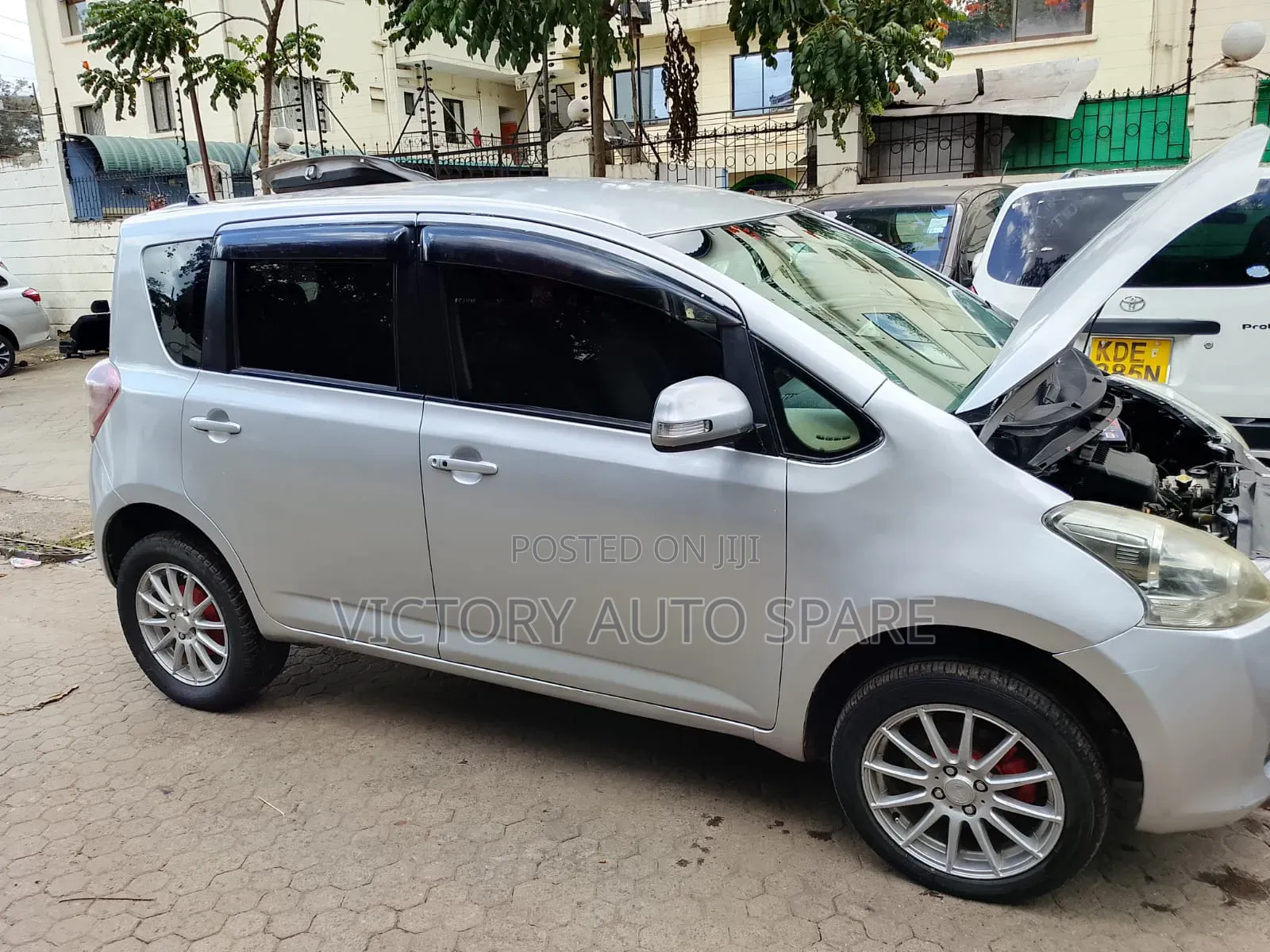 Toyota Ractis 2009 Silver
