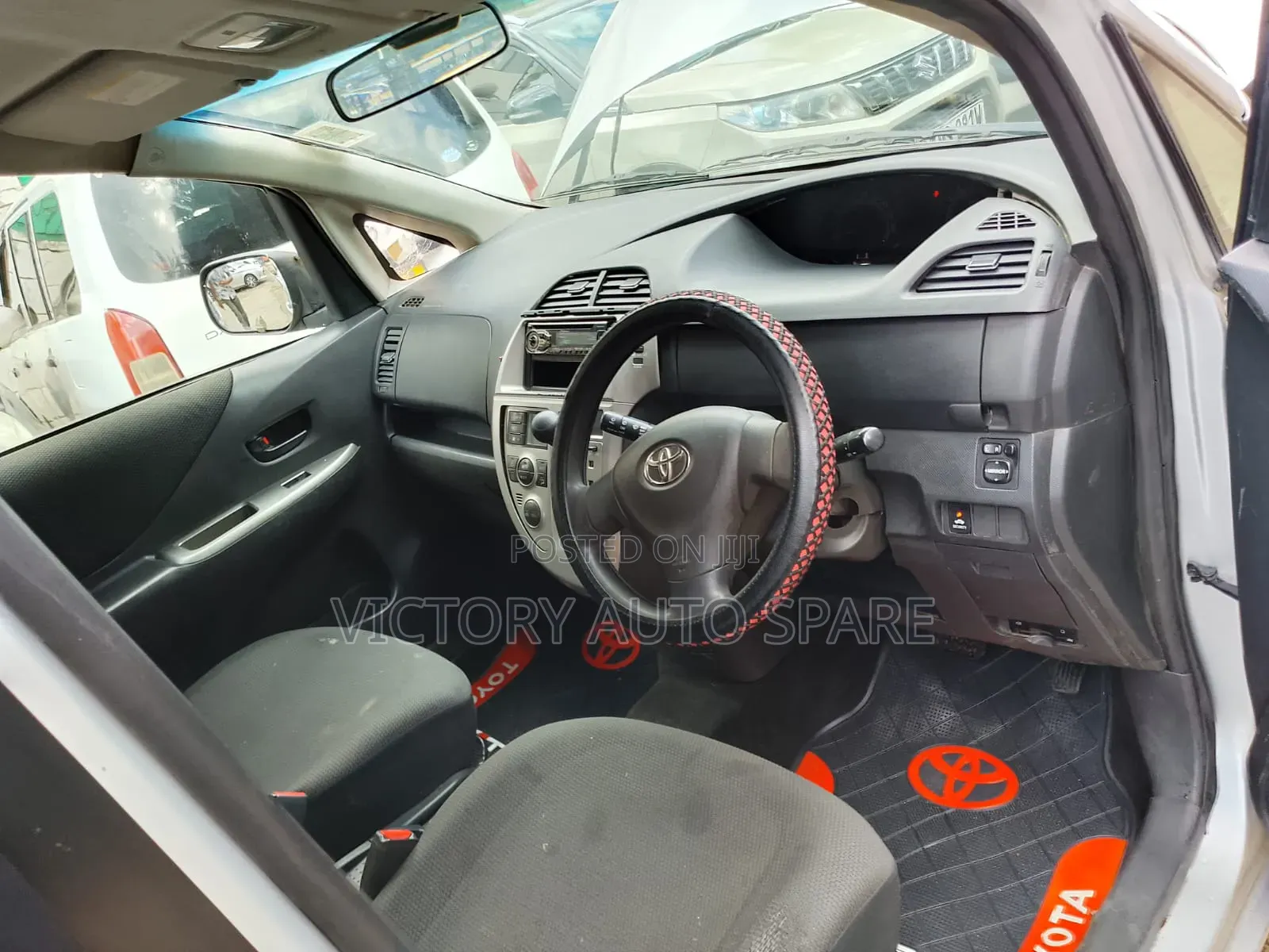 Toyota Ractis 2009 Silver