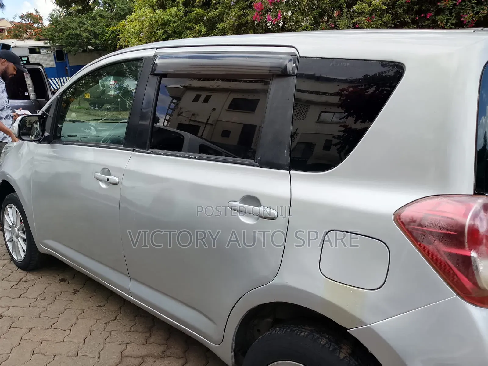 Toyota Ractis 2009 Silver
